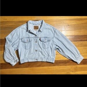 Levi’s Cinched Trucker Jacket Color Light Wash Size Large